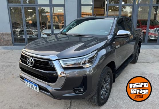 Camionetas - Toyota Hilux SRV 2023 Diesel 45000Km - En Venta