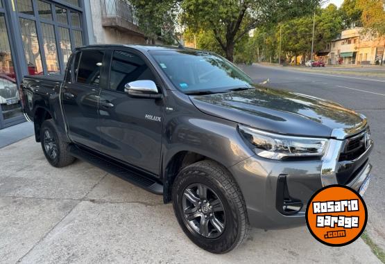 Camionetas - Toyota Hilux SRV 2023 Diesel 45000Km - En Venta