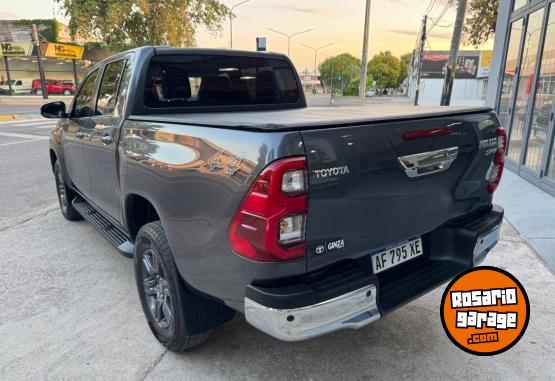 Camionetas - Toyota Hilux SRV 2023 Diesel 45000Km - En Venta