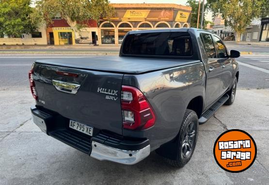 Camionetas - Toyota Hilux SRV 2023 Diesel 45000Km - En Venta