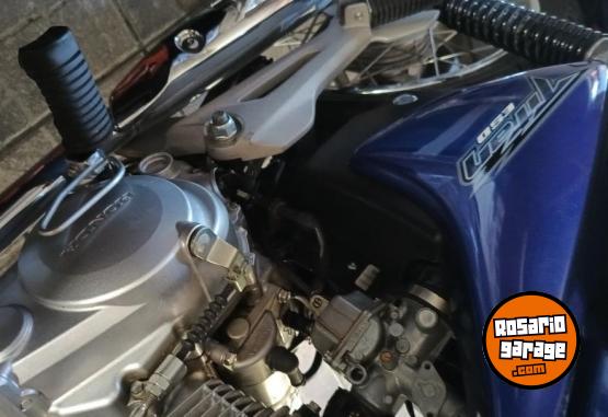 Motos - Honda Titan 2012 Nafta 1800Km - En Venta