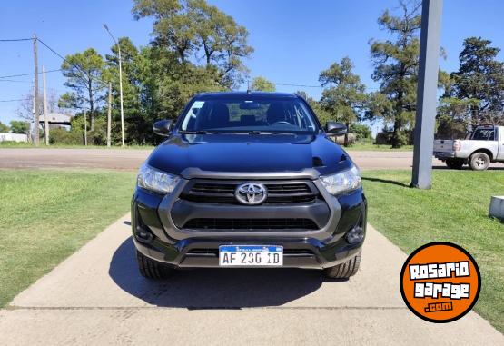 Camionetas - Toyota Hilux DC SR 2.4TDI MT 4x2 2022 Diesel 72600Km - En Venta