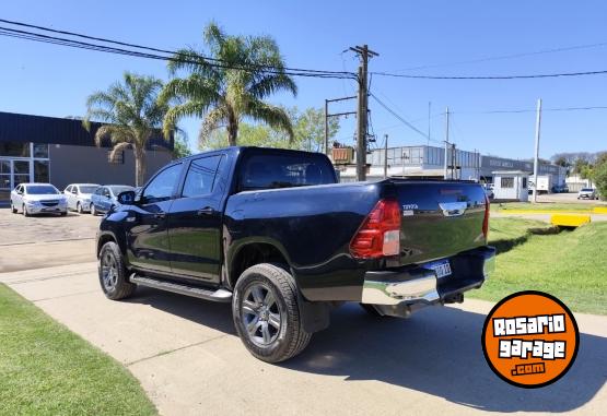 Camionetas - Toyota Hilux DC SR 2.4TDI MT 4x2 2022 Diesel 72600Km - En Venta
