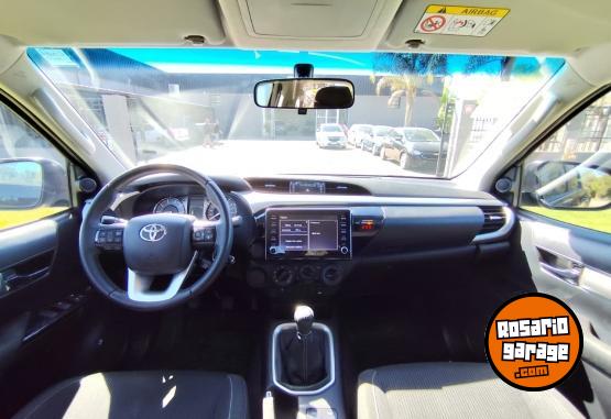 Camionetas - Toyota Hilux DC SR 2.4TDI MT 4x2 2022 Diesel 72600Km - En Venta