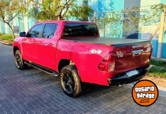 Camionetas - Toyota HILUX SRV MT 4X4 2017 Diesel 141000Km - En Venta