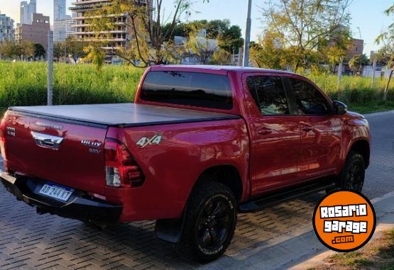 Camionetas - Toyota HILUX SRV MT 4X4 2017 Diesel 141000Km - En Venta