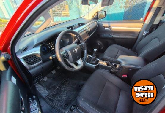 Camionetas - Toyota HILUX SRV MT 4X4 2017 Diesel 141000Km - En Venta