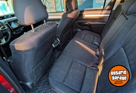 Camionetas - Toyota HILUX SRV MT 4X4 2017 Diesel 141000Km - En Venta