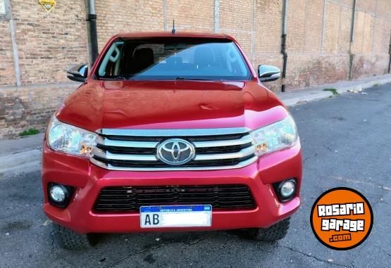 Camionetas - Toyota HILUX SRV MT 4X4 2017 Diesel 141000Km - En Venta