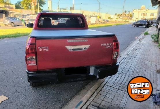 Camionetas - Toyota HILUX SRV MT 4X4 2017 Diesel 141000Km - En Venta