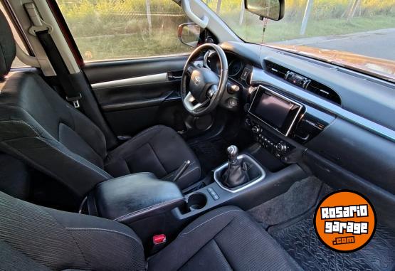 Camionetas - Toyota HILUX SRV MT 4X4 2017 Diesel 141000Km - En Venta