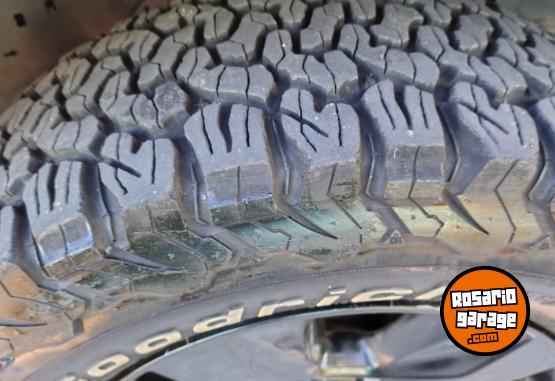 Camionetas - Toyota HILUX SRV MT 4X4 2017 Diesel 141000Km - En Venta