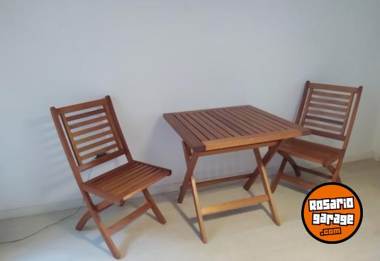 Hogar - Mesa con 2 sillas plegables de madera - En Venta