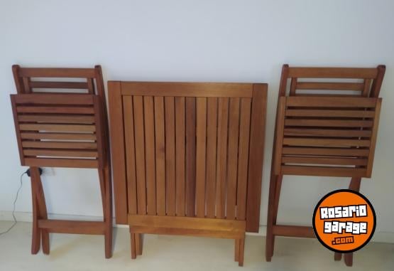 Hogar - Mesa con 2 sillas plegables de madera - En Venta