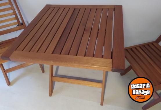 Hogar - Mesa con 2 sillas plegables de madera - En Venta
