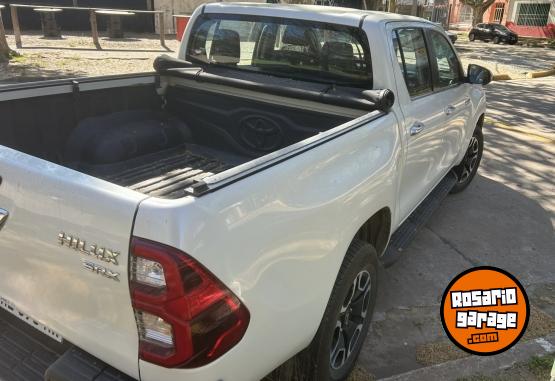 Camionetas - Toyota Hilux 4x2 DC SRX 2.8 TDI 2021 Diesel 148000Km - En Venta