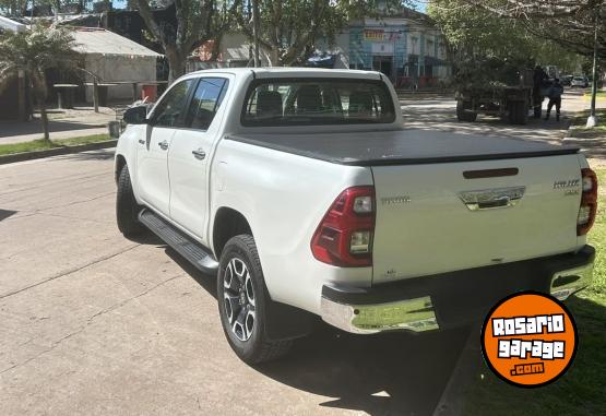 Camionetas - Toyota Hilux 4x2 DC SRX 2.8 TDI 2021 Diesel 148000Km - En Venta