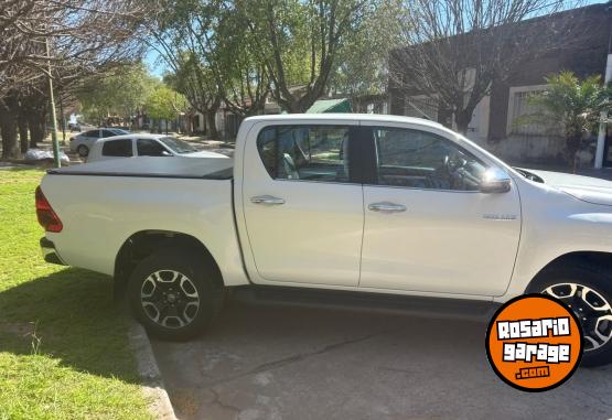 Camionetas - Toyota Hilux 4x2 DC SRX 2.8 TDI 2021 Diesel 148000Km - En Venta