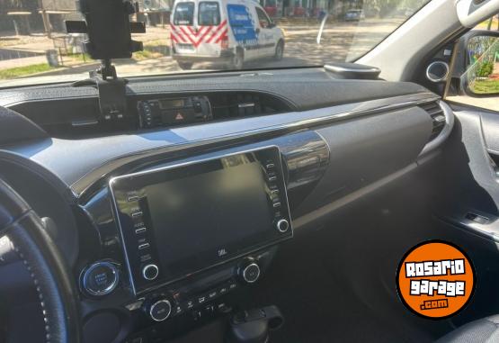 Camionetas - Toyota Hilux 4x2 DC SRX 2.8 TDI 2021 Diesel 148000Km - En Venta