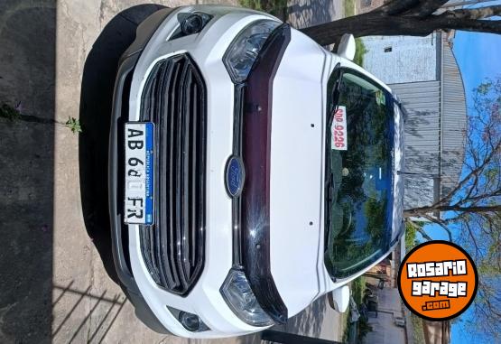 Camionetas - Ford Ecosport titanium 2017 GNC 70000Km - En Venta