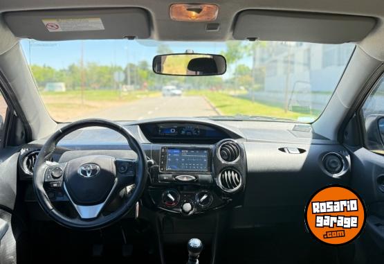 Autos - Toyota Etios XLS PACK 1.5 6 M/T 2023 Nafta 91500Km - En Venta