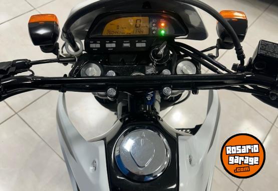 Motos - Honda TORNADO XR 250 2016 Nafta 26000Km - En Venta