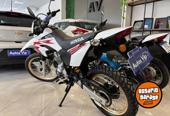 Motos - Honda TORNADO XR 250 2023 Nafta 700Km - En Venta