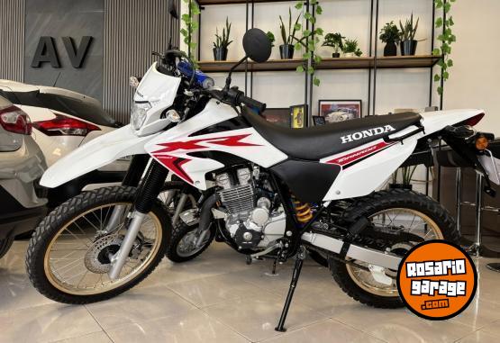 Motos - Honda TORNADO XR 250 2023 Nafta 700Km - En Venta