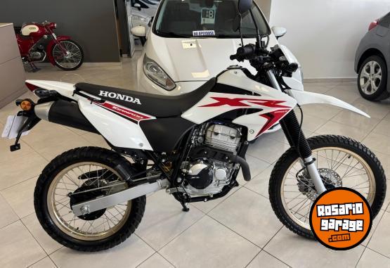 Motos - Honda TORNADO XR 250 2023 Nafta 700Km - En Venta