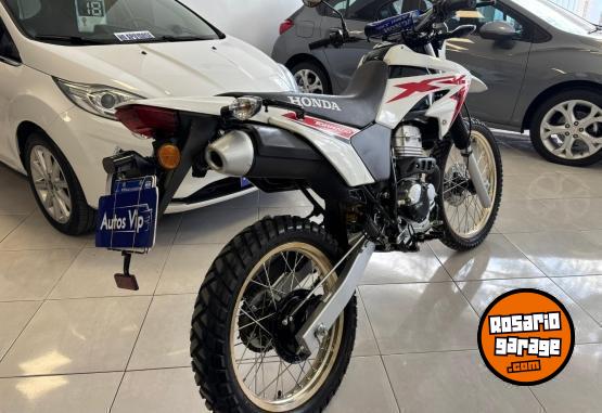 Motos - Honda TORNADO XR 250 2023 Nafta 700Km - En Venta
