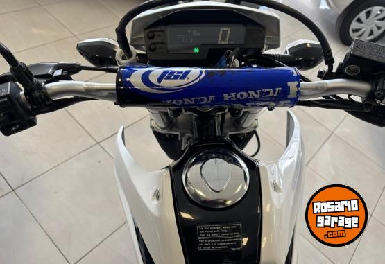 Motos - Honda TORNADO XR 250 2023 Nafta 700Km - En Venta