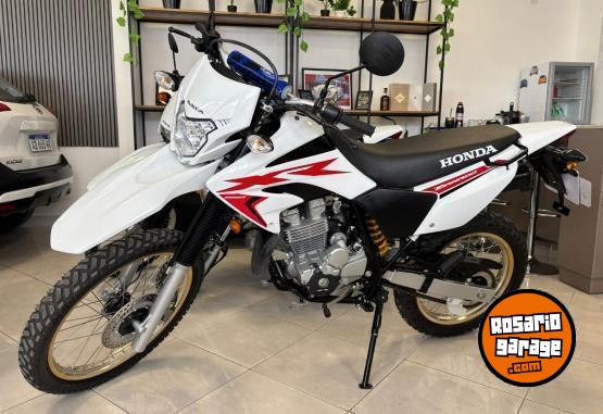 Motos - Honda TORNADO XR 250 2023 Nafta 700Km - En Venta