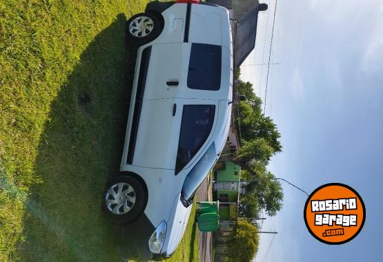 Utilitarios - Renault Kangoo emotions 5 asiento 2023 GNC 91000Km - En Venta