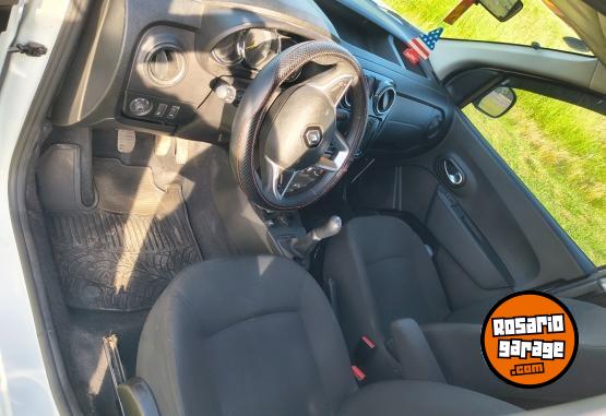 Utilitarios - Renault Kangoo emotions 5 asiento 2023 GNC 91000Km - En Venta