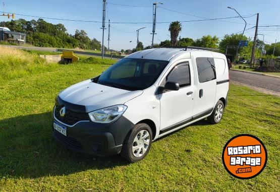 Utilitarios - Renault Kangoo emotions 5 asiento 2023 GNC 91000Km - En Venta