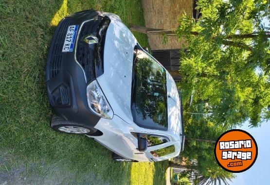 Utilitarios - Renault Kangoo emotions 5 asiento 2023 GNC 91000Km - En Venta