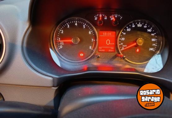 Autos - Volkswagen Voyage Highline 1.6 2016 Nafta 94000Km - En Venta