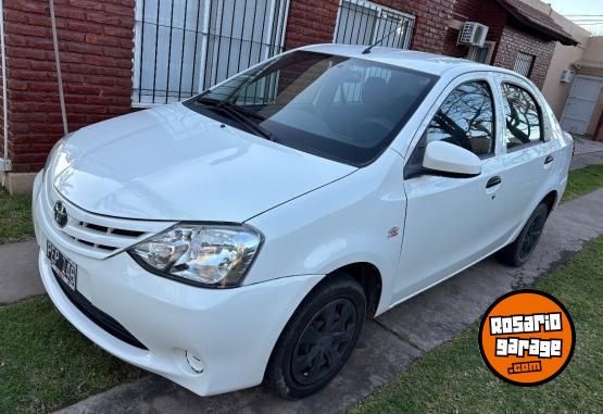 Autos - Toyota Etios 2015 Nafta 284000Km - En Venta