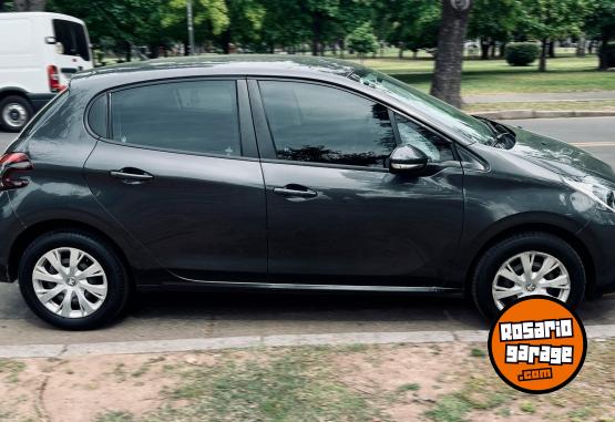 Autos - Peugeot 208 2018 Nafta 67000Km - En Venta