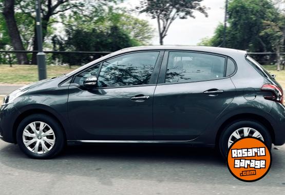 Autos - Peugeot 208 2018 Nafta 67000Km - En Venta