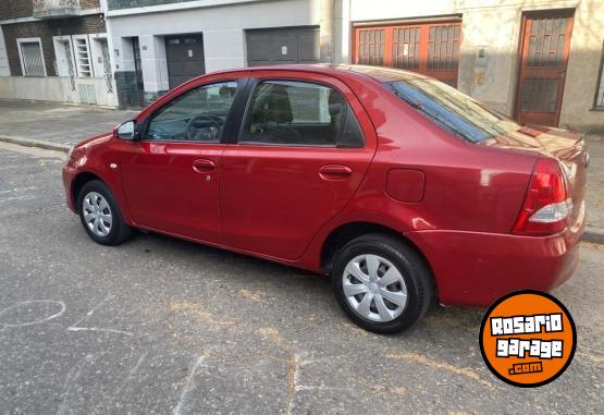 Autos - Toyota Etios 2014 Nafta 127000Km - En Venta