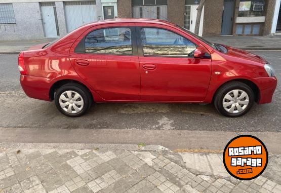 Autos - Toyota Etios 2014 Nafta 127000Km - En Venta