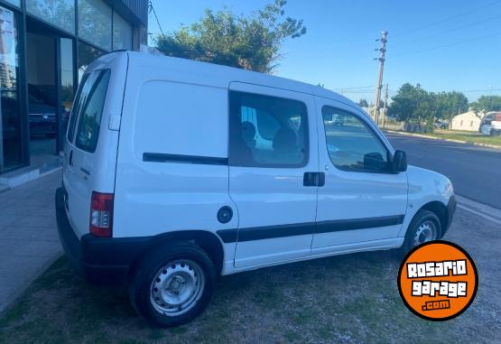 Utilitarios - Peugeot Partner 1.6 confort 5p 2019 Nafta 96000Km - En Venta