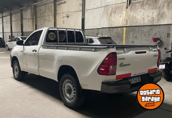 Camionetas - Toyota HILUX CABINA SIMPLE 2019 Diesel 198000Km - En Venta