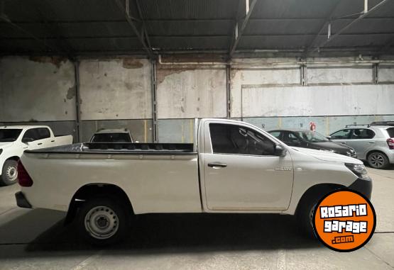 Camionetas - Toyota HILUX CABINA SIMPLE 2019 Diesel 198000Km - En Venta