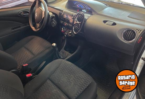 Autos - Toyota Etios 2015 Nafta 90000Km - En Venta
