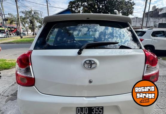 Autos - Toyota Etios xs 2015 Nafta 11111Km - En Venta