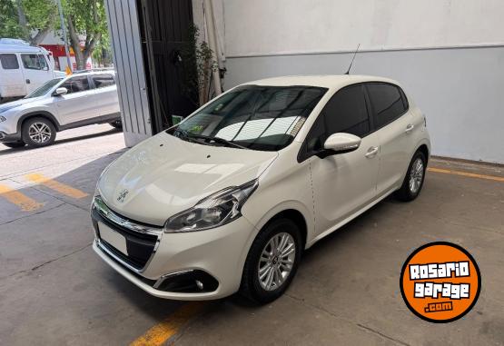 Autos - Peugeot 208 2017 Nafta 65000Km - En Venta