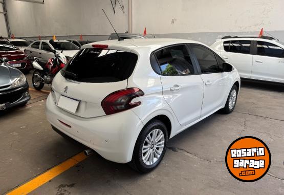 Autos - Peugeot 208 2017 Nafta 65000Km - En Venta