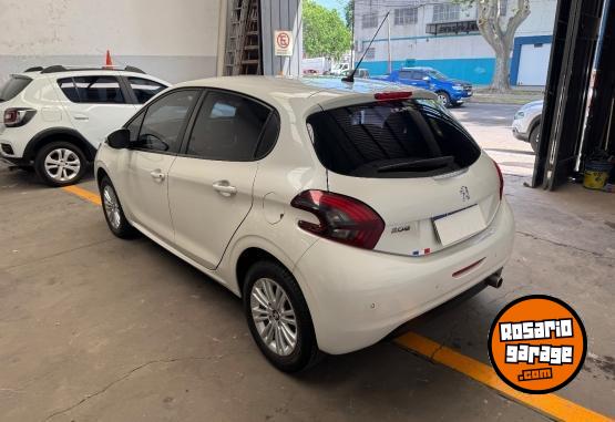 Autos - Peugeot 208 2017 Nafta 65000Km - En Venta
